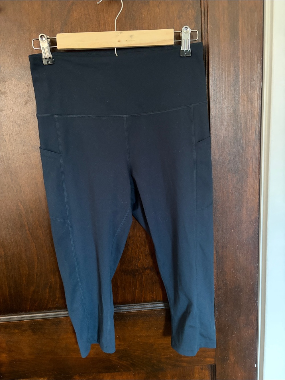 MPG Black High-Rise Capri Leggings with Side Pockets
